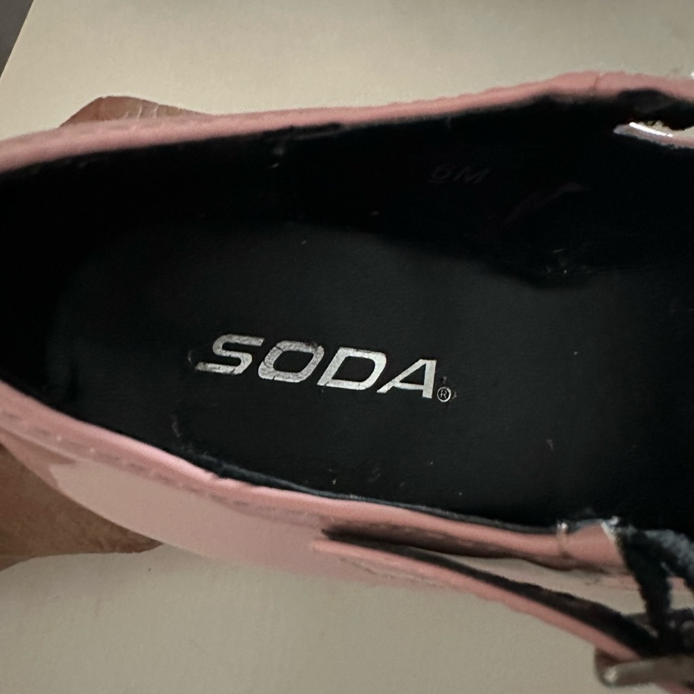 Soda Brand - Pink Mary Jane Shoes with Buckle - like new ! - Picture 4 of 4
